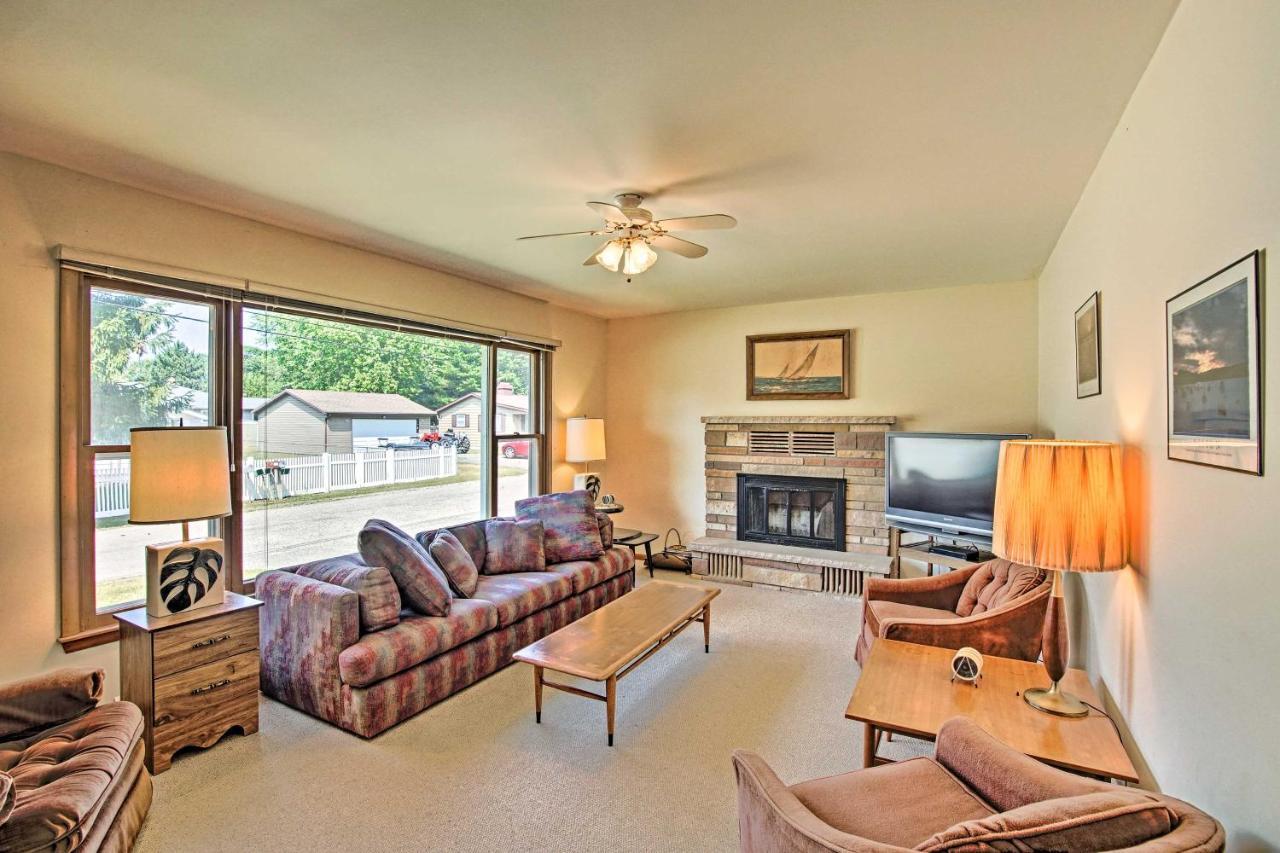 Lake Huron House With Grill And Beach Access! East Tawas Luaran gambar